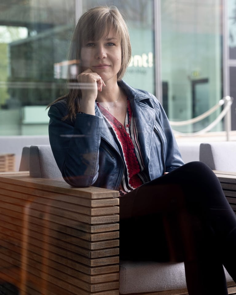 Porträt von Stine Nehrmann, Moderatorin mit Fokus auf Kultur - vielseitig, vorbereitet, empathisch