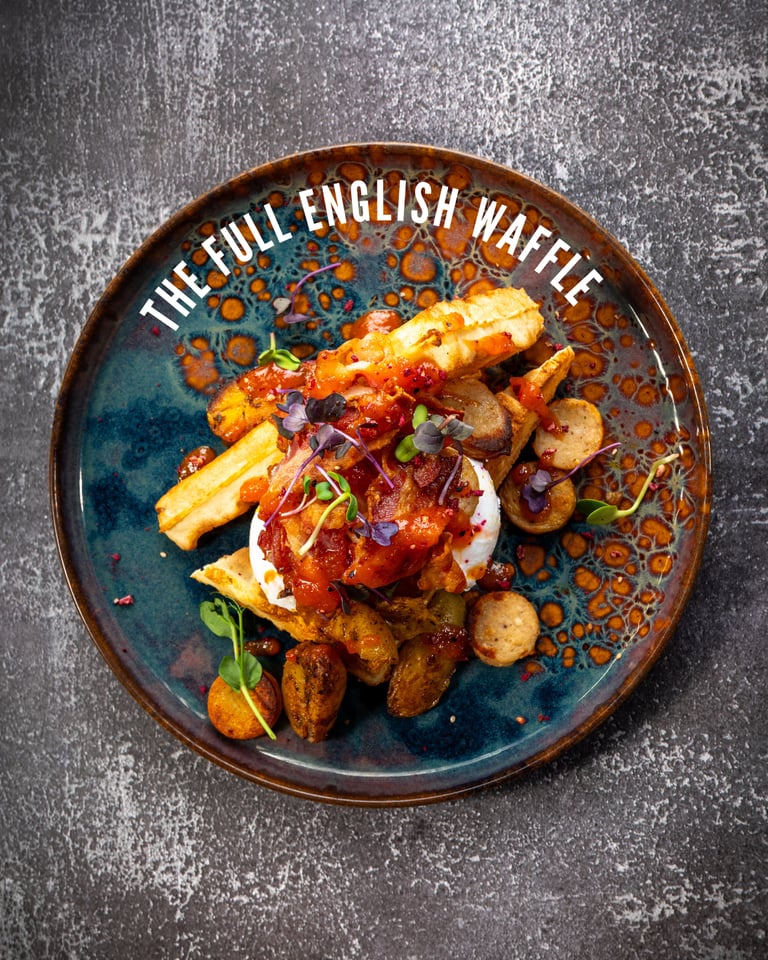 The Full English Waffle: hartige wafel met ei, spek en krieltjes bij Krunch Gent