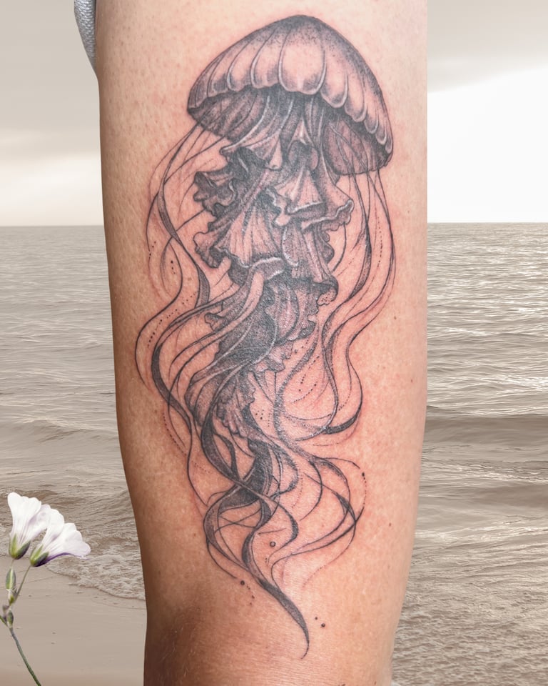 tattoo fin abstrait méduse inkorporée mollet