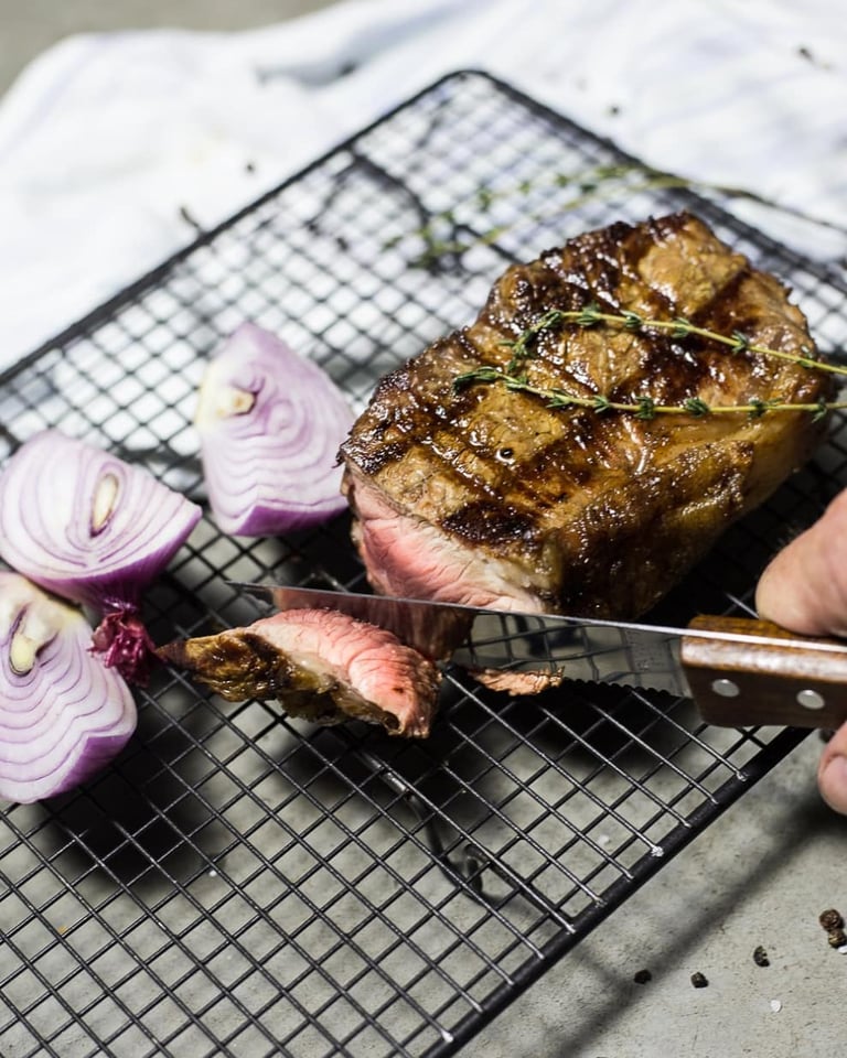 Carnes maduradas en el restaurante Vinos y Parila V.&.P en Filandia Quindío