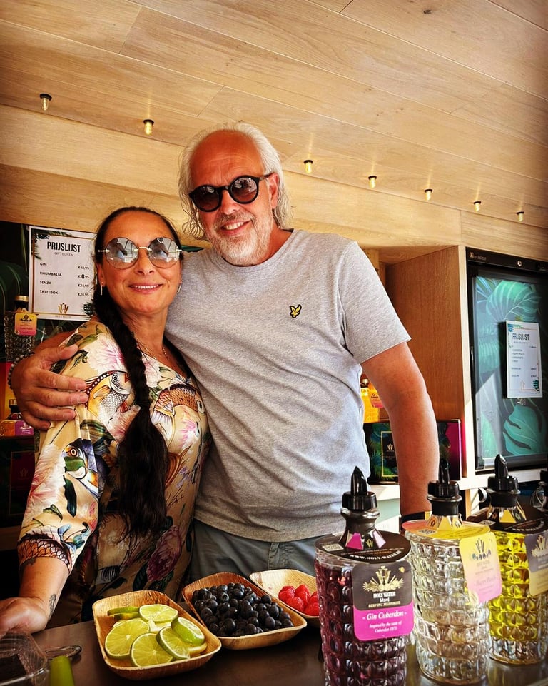 Picture of the owners Janna and GinTony