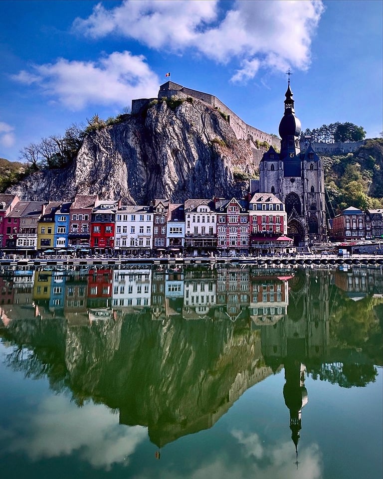 Les maisons colorées de Dinant, la Citadelle et l'Eglise