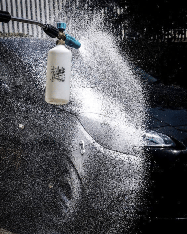 Professional exterior car detailing service in Rhode Island