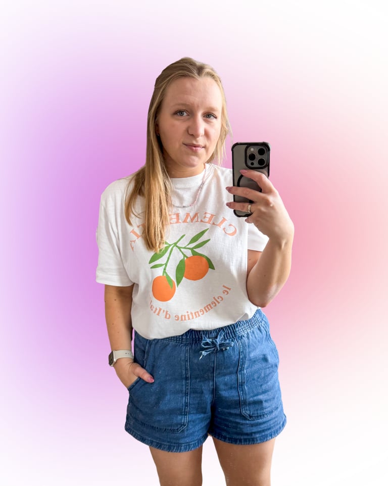 Twórczyni UGC nagrywająca autentyczny materiał lifestyle