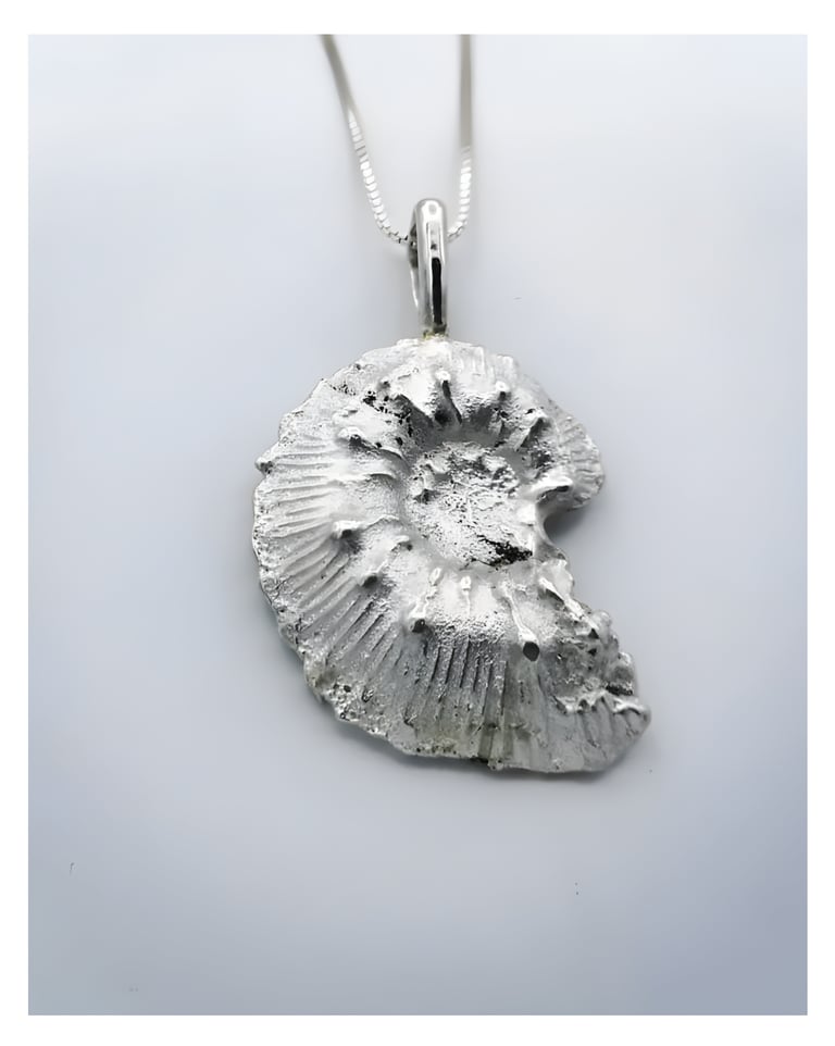 This class covers Sand Casting, Cuttlefish bone casting, Sand Casting, Water casting, Mountain Gems