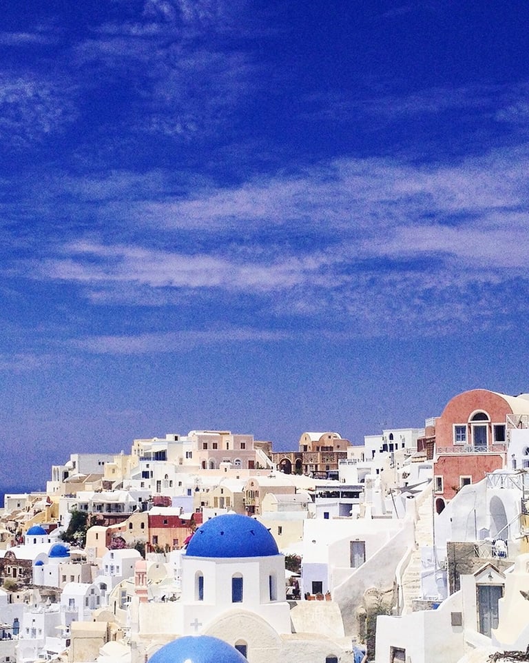 Vue sur le village de Fira à Santorin