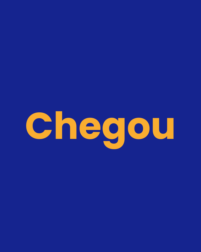 A imagem mostra um círculo com o texto "Chegou", em letras na cor laranja e o fundo azul.