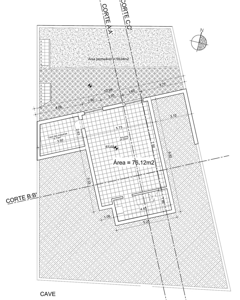 Moradia em declive. Projeto de Arquitetura. Planta do Piso -1.