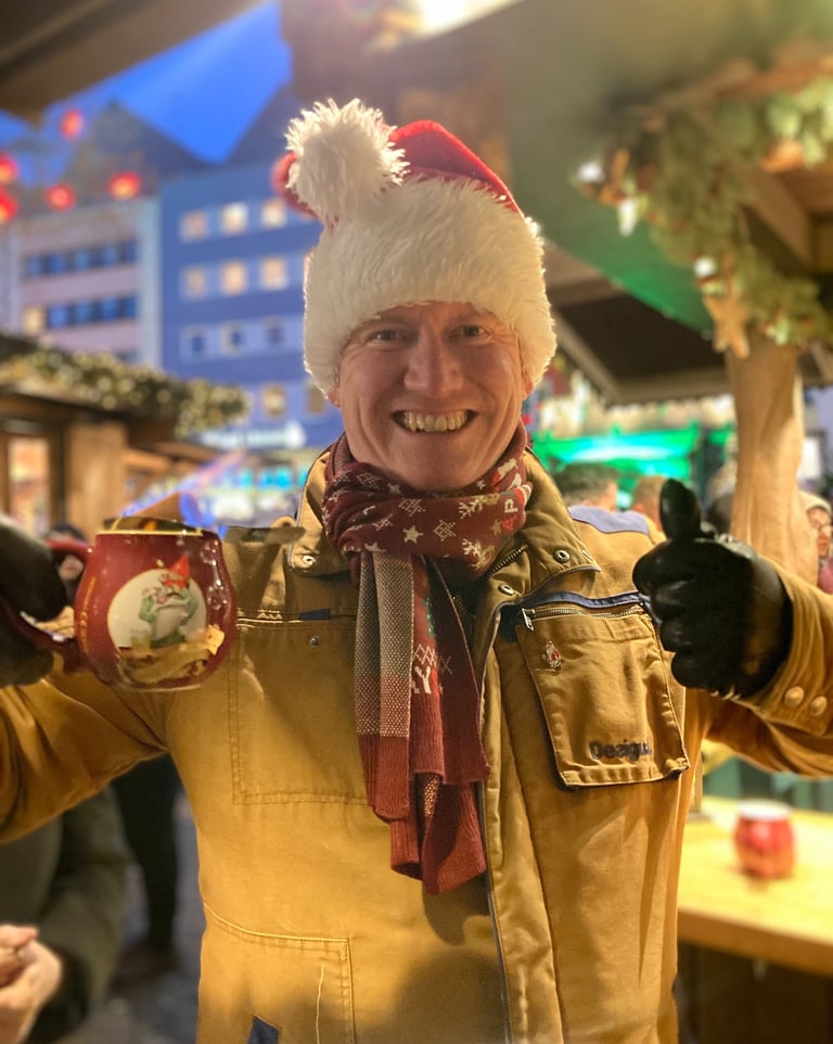 Man drinking a feuerzangenbowle at the Heinzelmannchen Cologne Christmas Markets