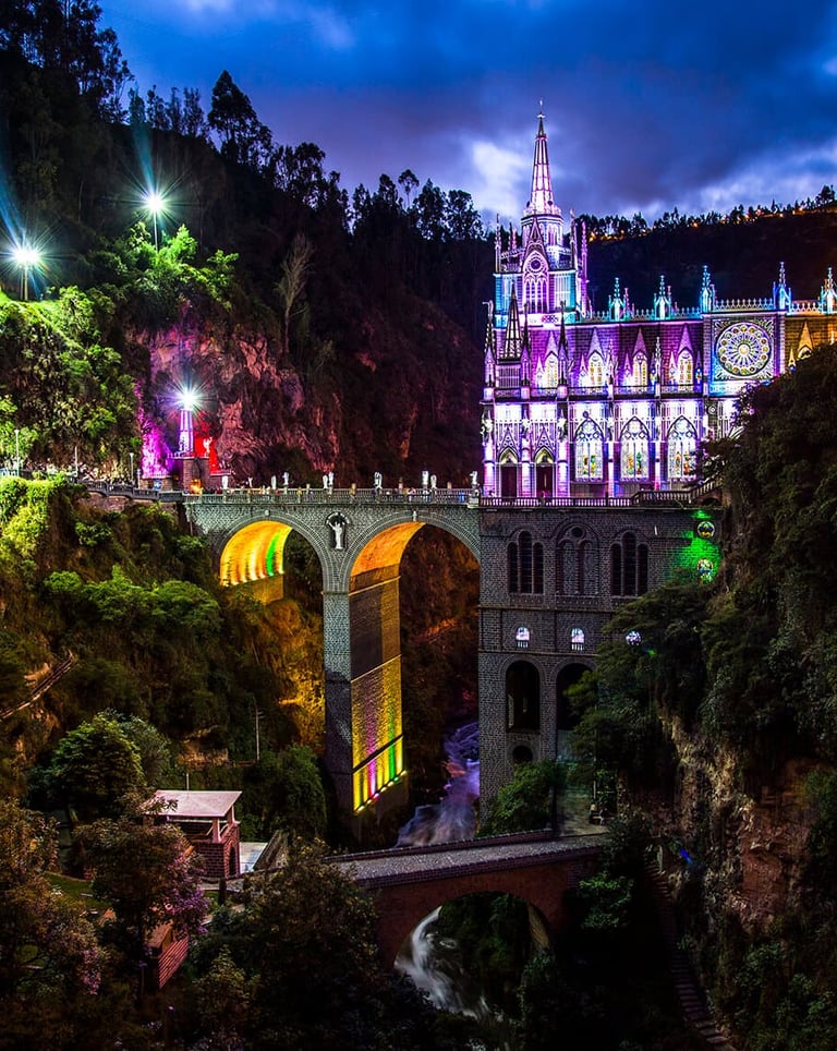 Santuario de las lajas de noche