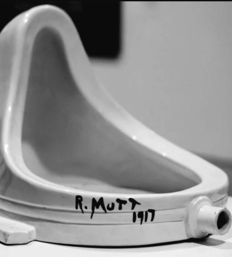 Marcel Duchamp, cuja obra "Fonte" (1917)
