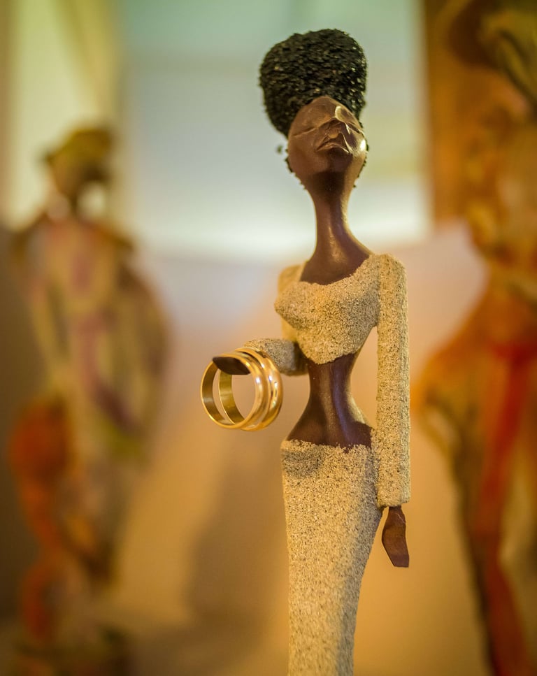 muñeca con anillos