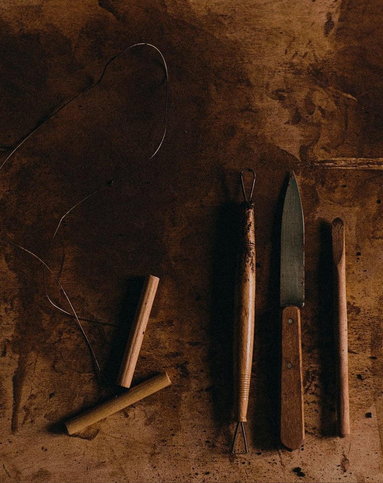 Couteau, mirette, outils de poterie 