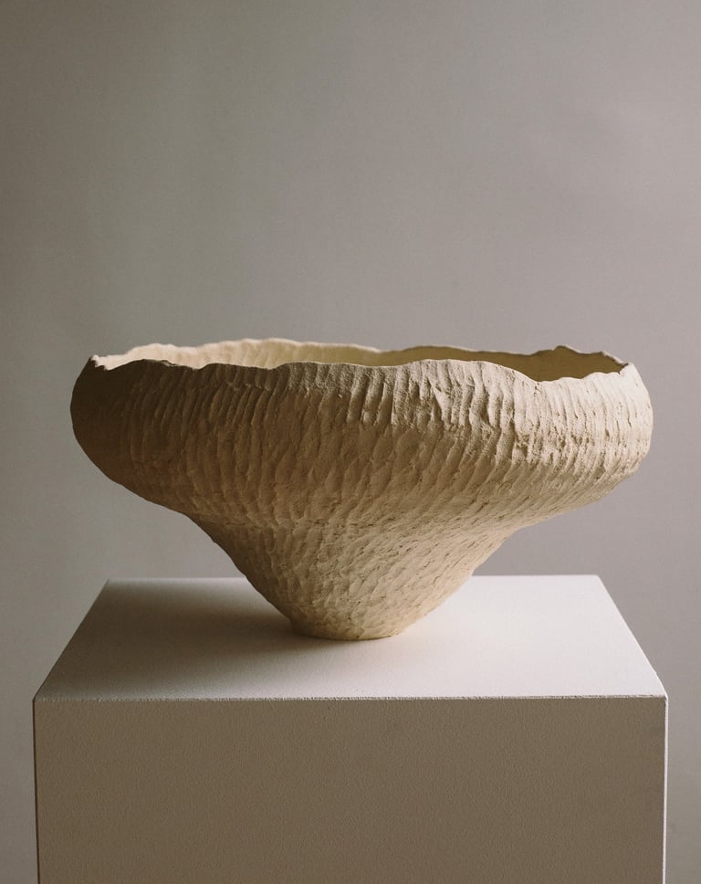 Coupe sculpturale intégralement modelée artisanalement par l'artiste Sabine Segura