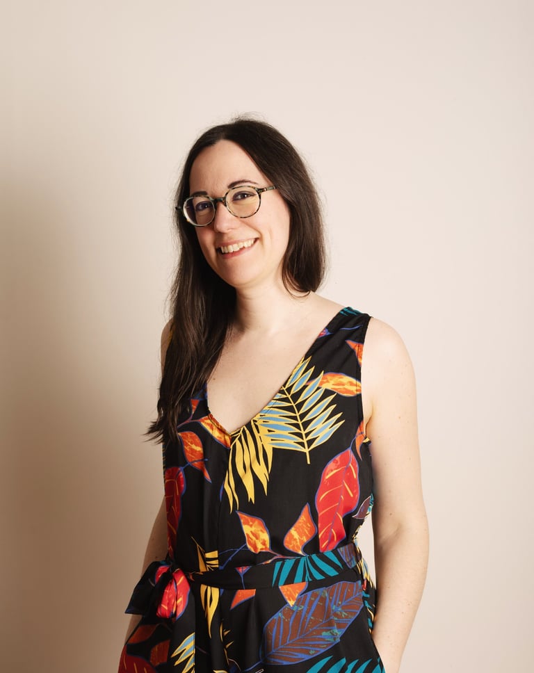 professional coach manef - Marie-Aurélie Nef standing