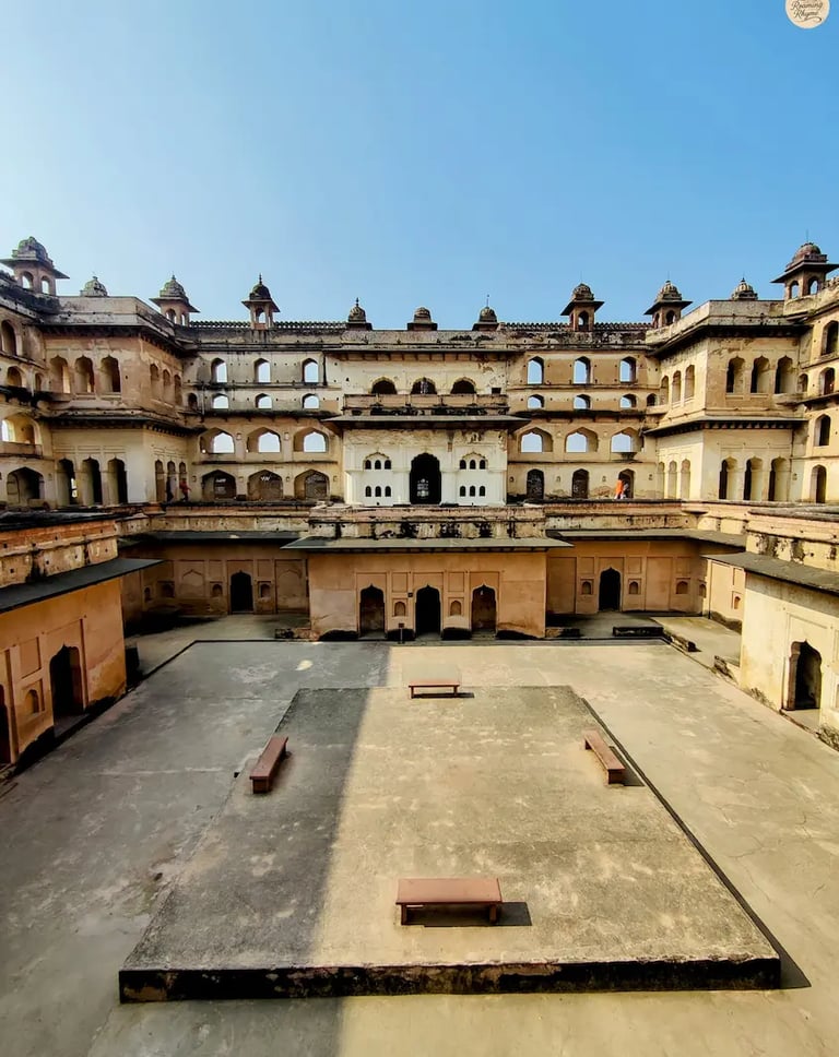 Full view of Raja Mahal in Orchha showcasing its architectural and royal beauty.