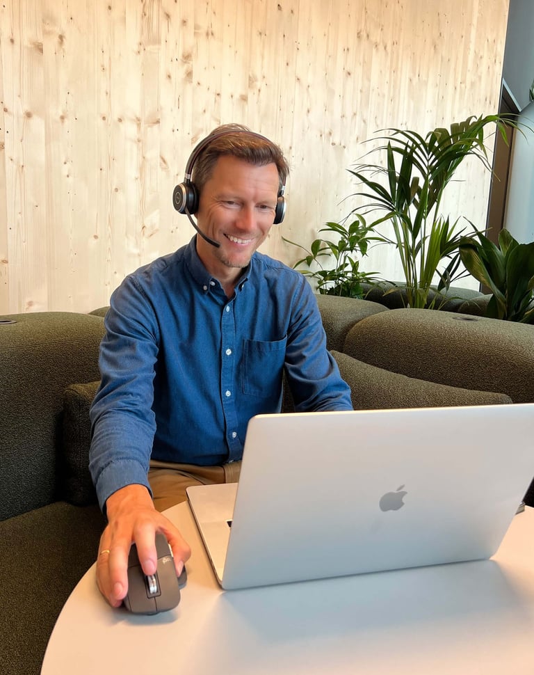 Kontaktaufnahme mit Andreas Frank – Interim CFO mit direktem Draht per Video oder Telefon