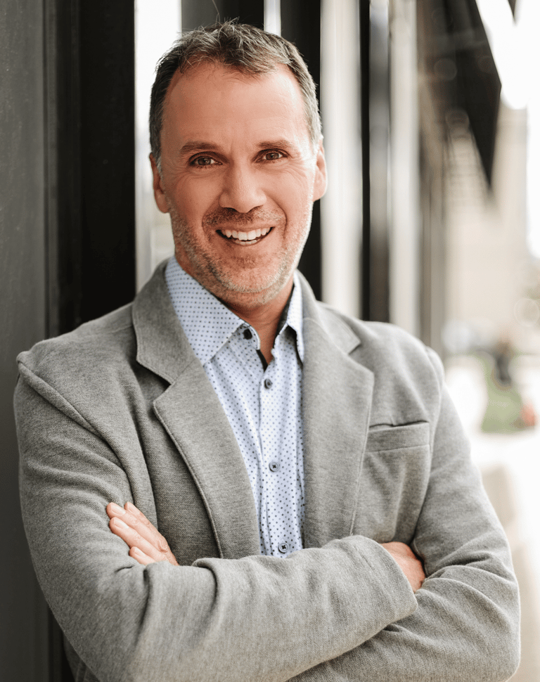 Martin Doucet, fondateur de Coaching Eureka, prêt à accompagner vos projets