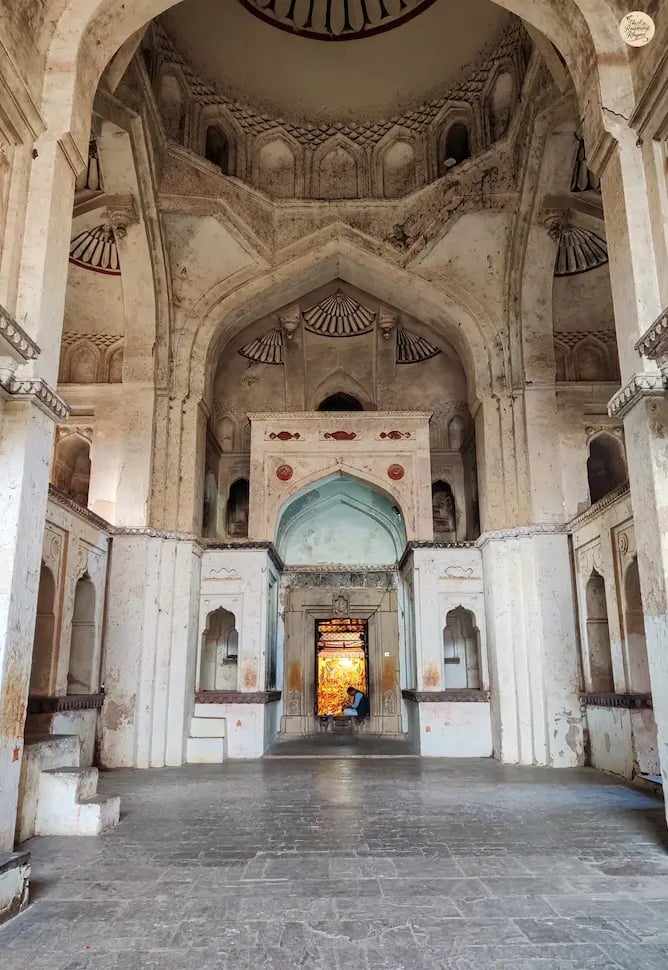 Main sanctum of Chaturbhuj Temple, Orchha with courtyards and jharokhas.