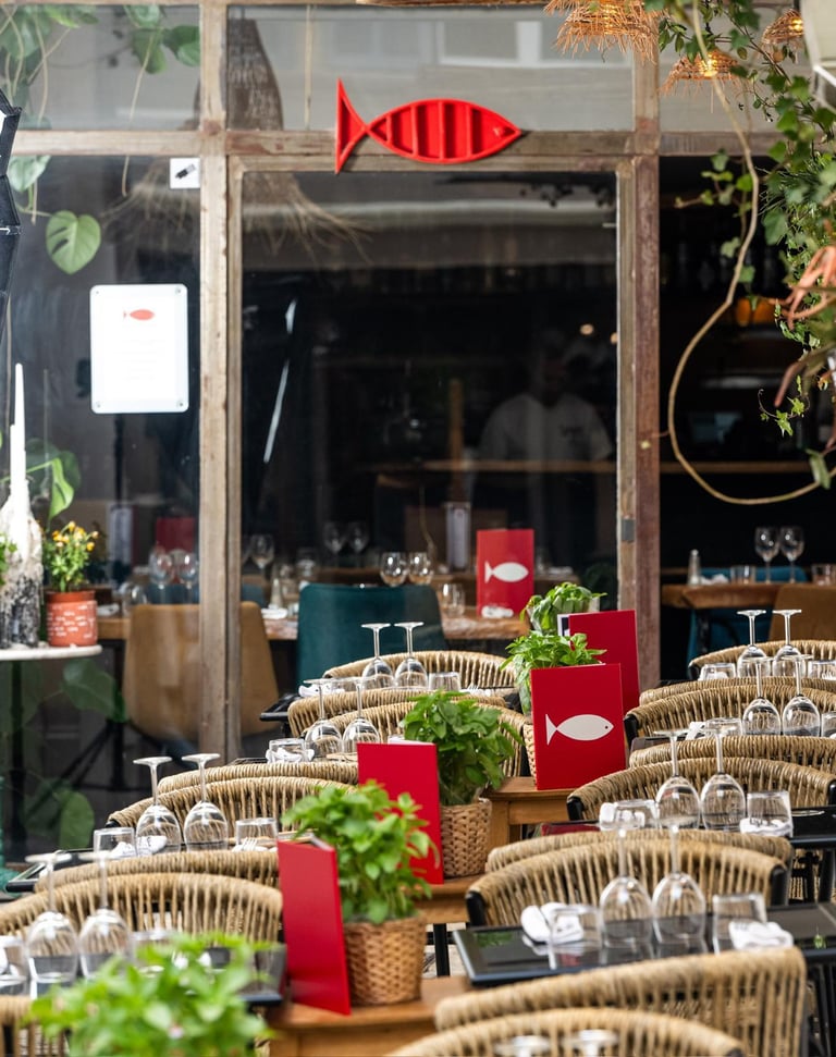 extérieure du restaurant Le Poisson Rouge à Cassis