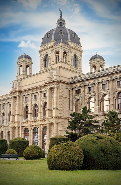 Vista exterior del Kunsthistorisches Museum en la Plaza de María Teresa, Viena. Arquitectura