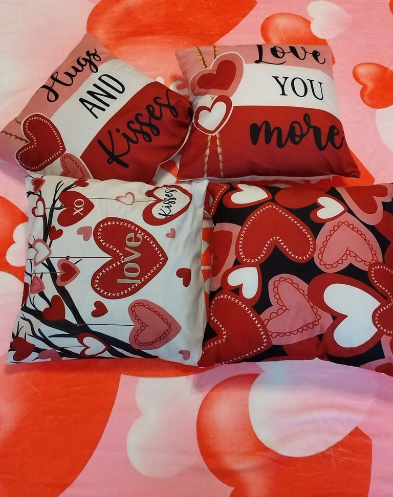 Red heart Valentine’s pillow covers set on sofa, 18x18 decorative throw pillows for Valentine’s Day 