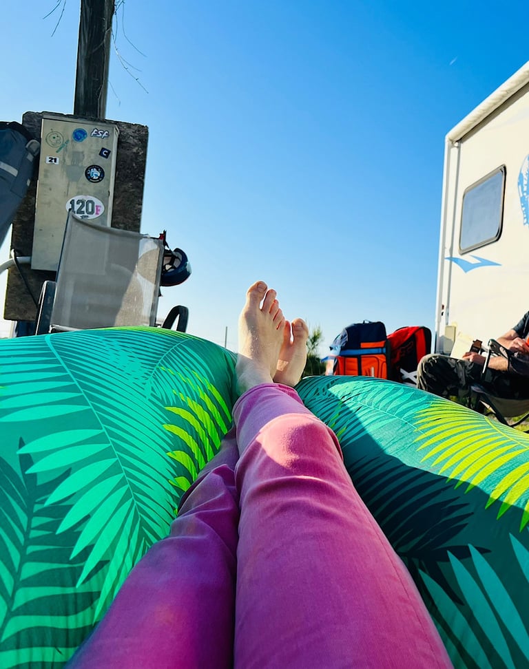 Chillbo Shwaggins Inflatable Couch - A Green Leaf