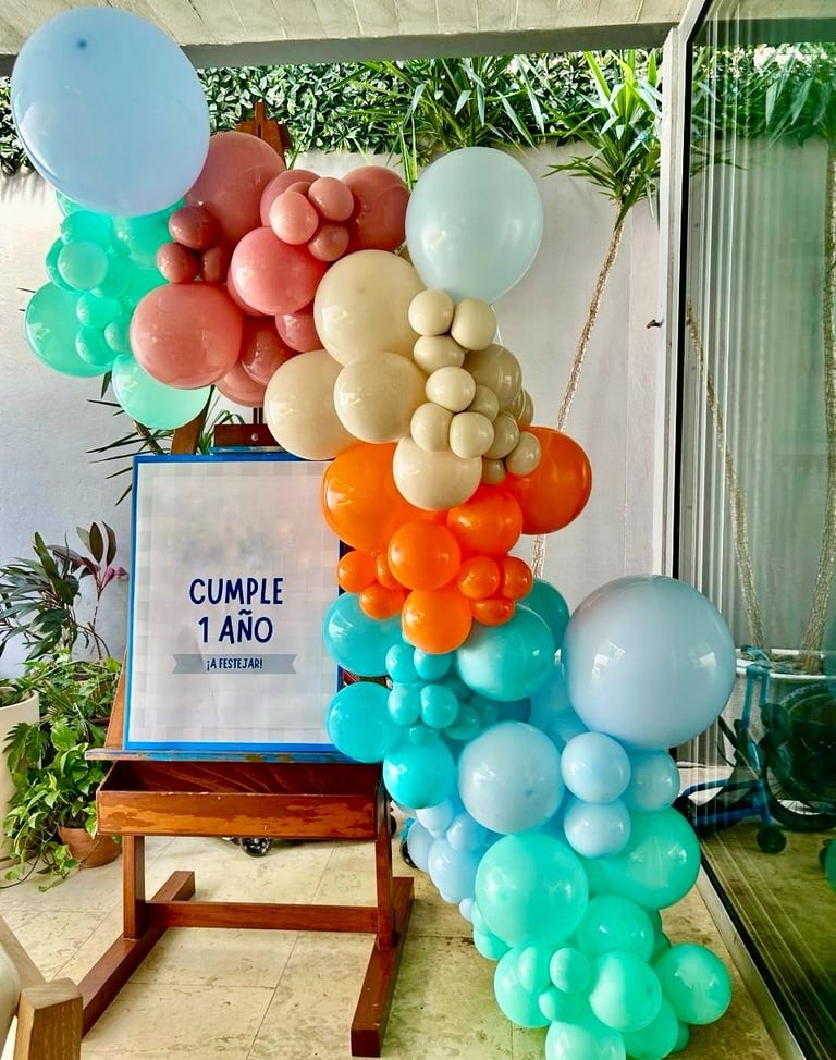 decoración arco orgánico de cumpleaños