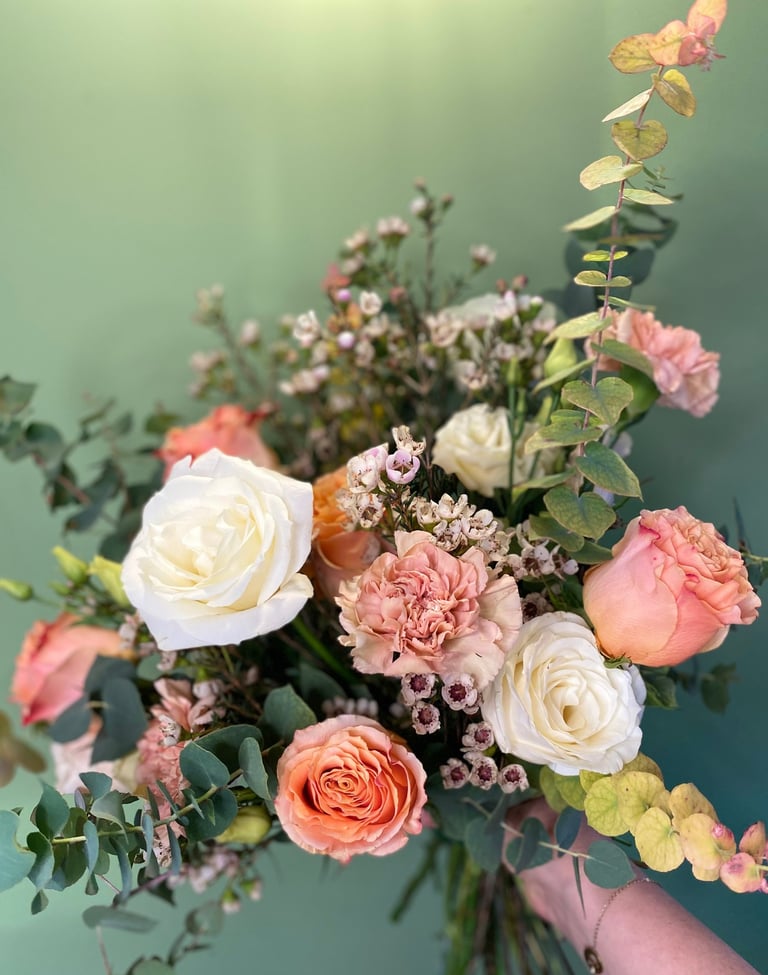 bouquet de fleurs teintes pastels de saison