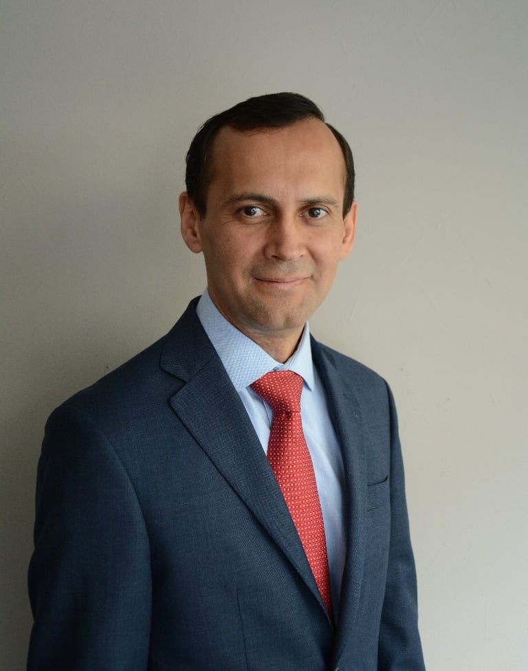 Iván apoya a las personas a desarrollar su liderazgo personal, emocional y su comunicación para real