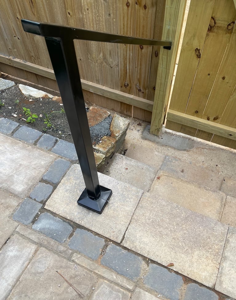 a metal pole with a black metal frame