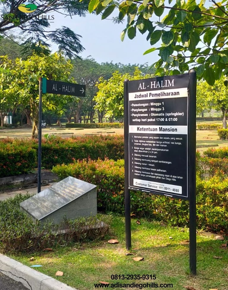 Plang Informasi Jadwal Pemeliharaan Tanaman Hias Rutin di Mansion San Diego Hills