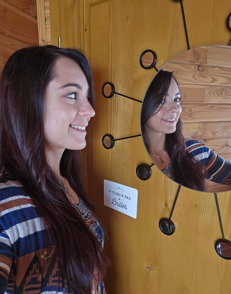 soleil souriant n'oublie pas de briller miroir lumière bois