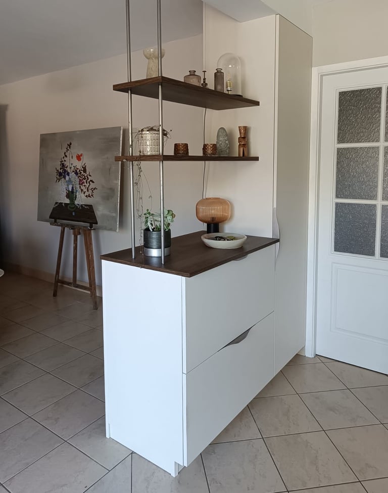 Meuble séparation cuisine-séjour étagères bois Fresnel Besançon aménagement intérieur