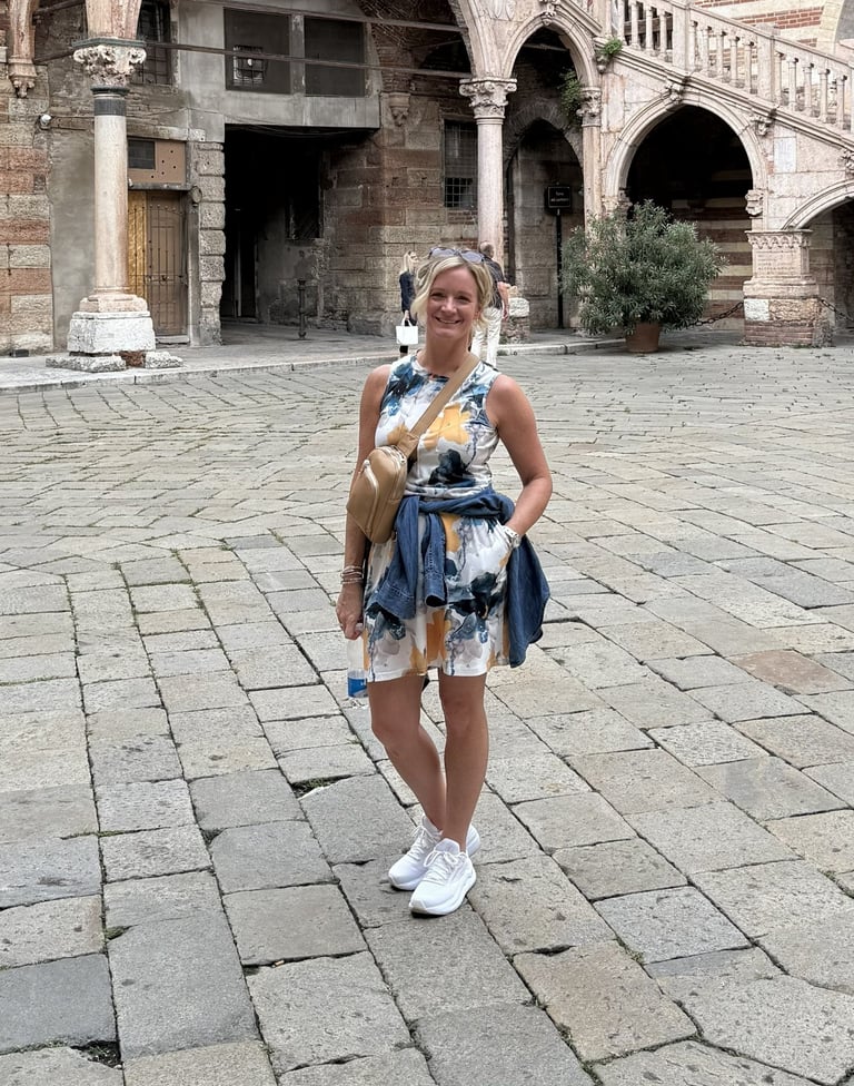 Me wearing the Ghost Max 2 sneakers in the courtyard of the Palazzo del Mercato Vecchio in Verona
