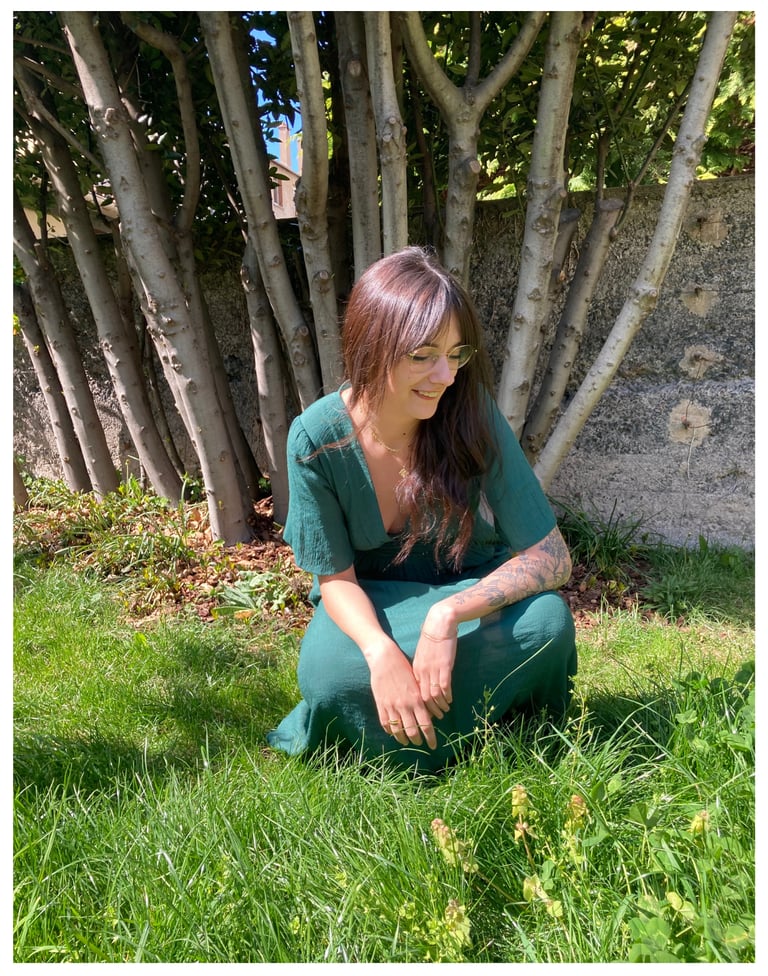 Emeline auclair est thérapeute a clermont-ferrand, psychopraticienne en thérapie brève