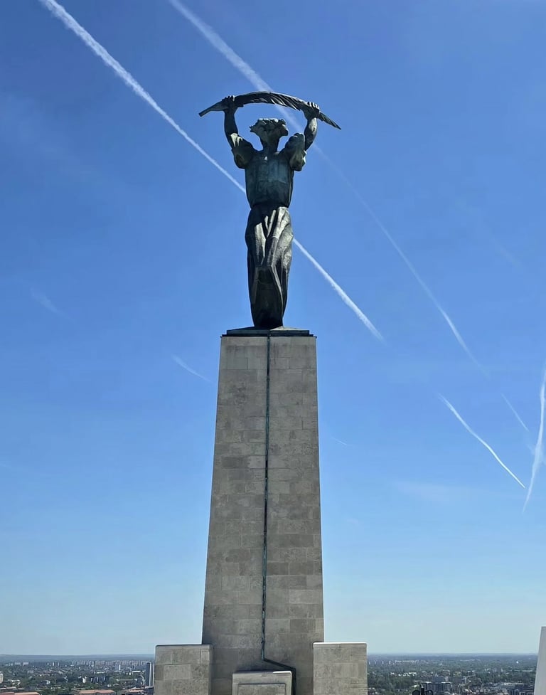 Pomnik Wolności na szczycie Góry Gellerta w Budapeszcie