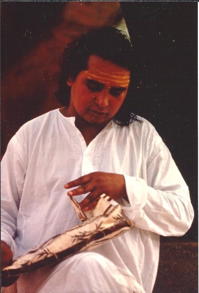 Shri Babaji scarta i regali ricevuti