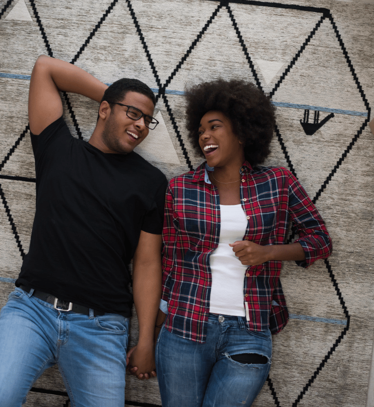 Bankeaz | A couple of expats moving to their new appartment in France