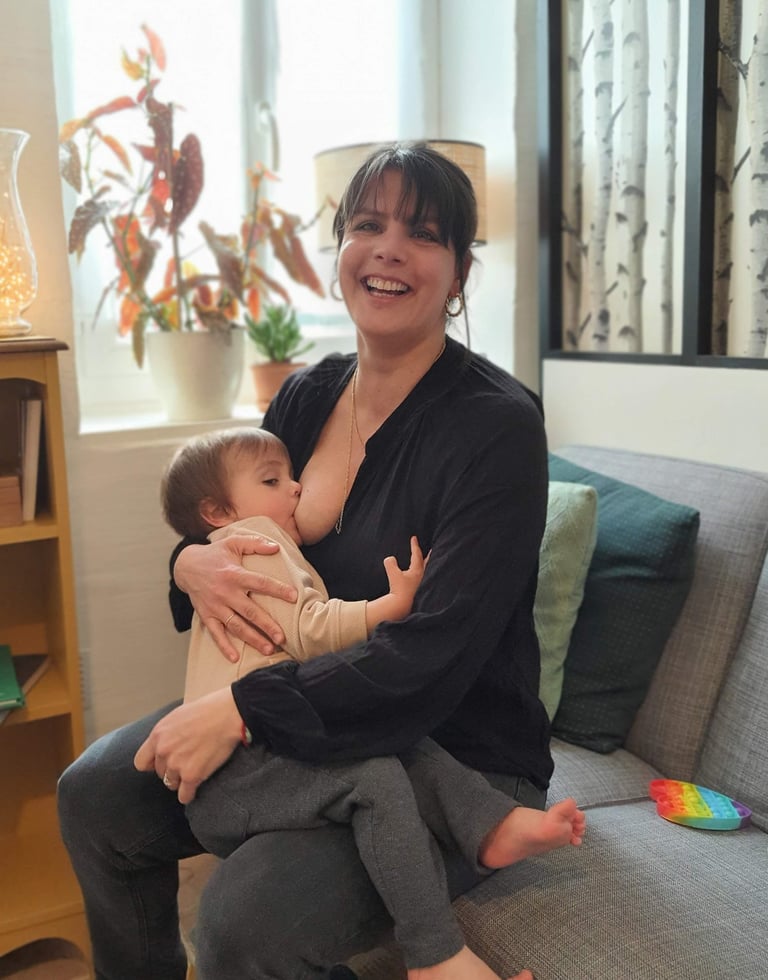 Aurélie, doula certifiée accompagnant femmes enceintes et jeunes parents