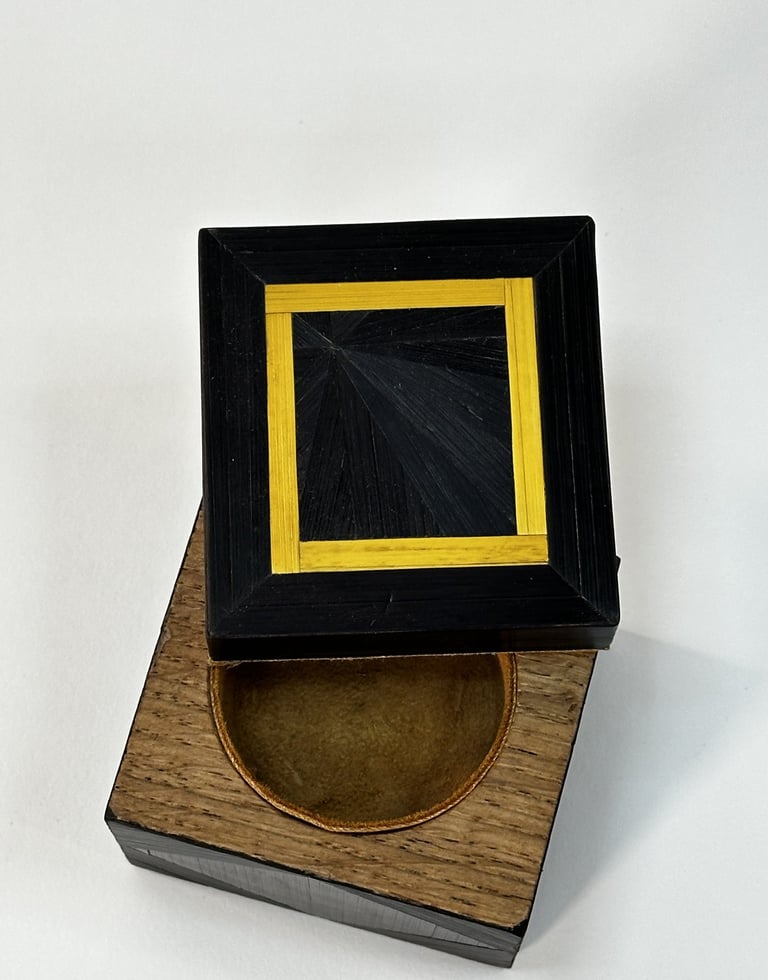 boite à bijoux en marqueterie de paille noir et or