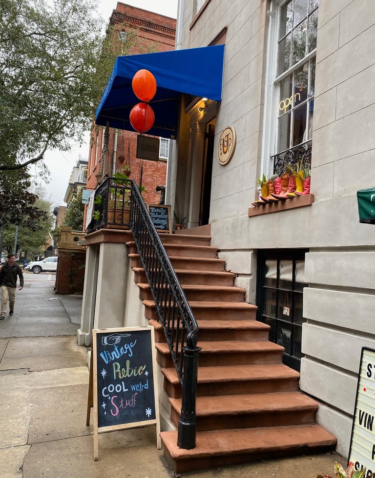 Shopping Savannah Georgia Under the Spanish Moss