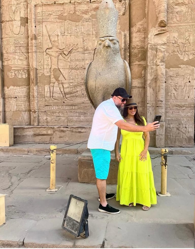 Temple of Edfu ,crucero por el río Nilo , viaje a Egipto con Hadi, guía egiptólogo que habla español y portugués,ViajaEgipto.