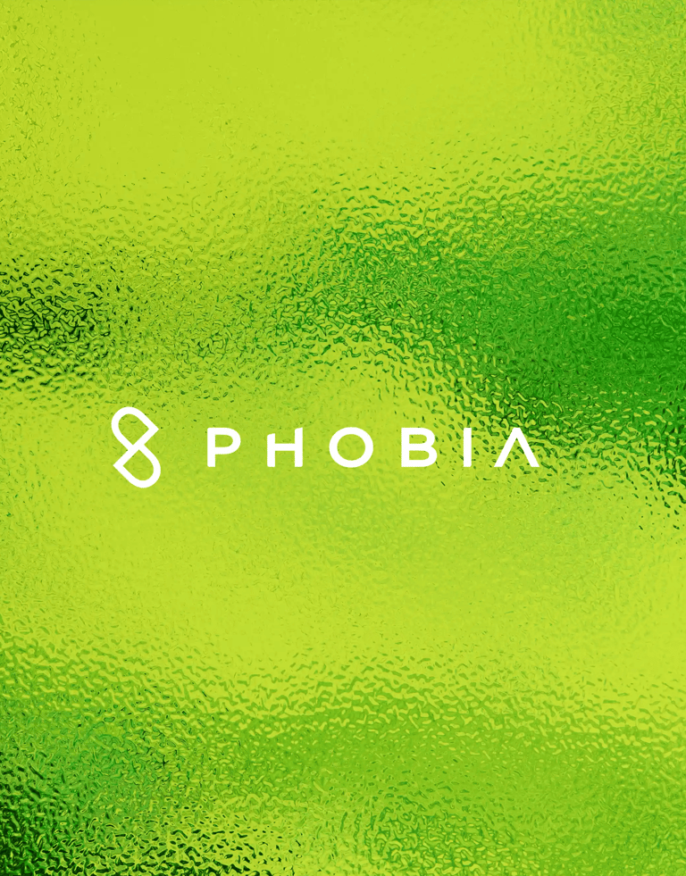 Logotipo blanco sobre textura verde