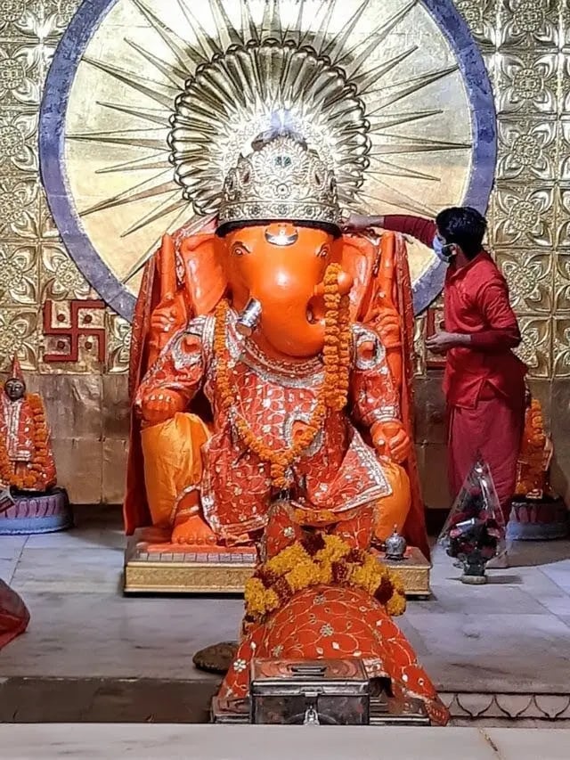 See the large Ganesh idol at Moti Dungri Temple in Jaipur, one of the city’s most revered Hindu shrines.