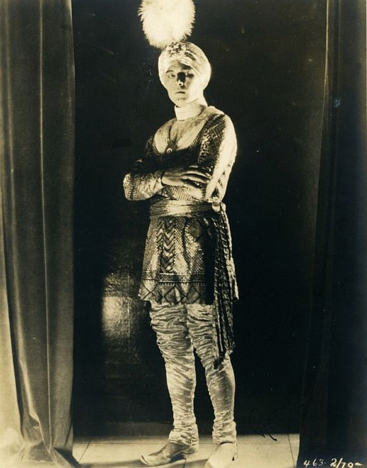 Rudolph Valentino wearing Assuit in The young Raja