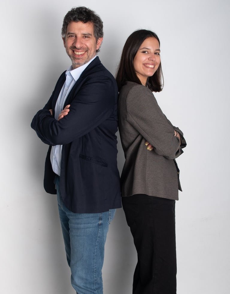 co founder de agencia posando