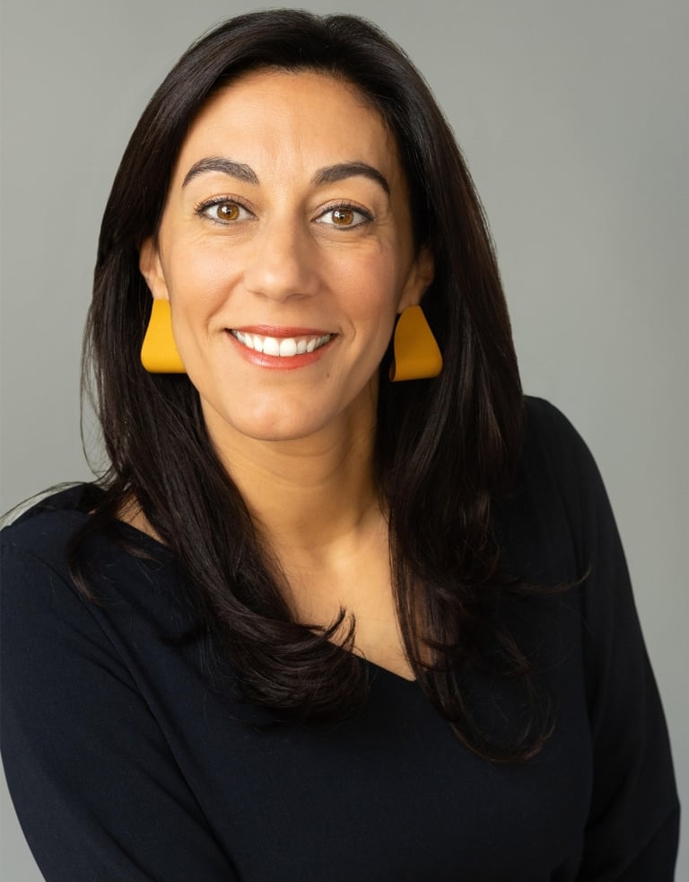 Aurelie Litynski Portrait picture of the author of the book 100 ideas for a positive work culture