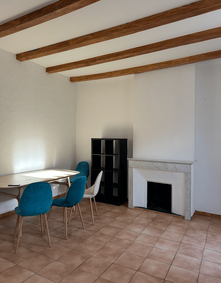 Projet de rénovation La Ciotat avant travaux avec cheminée. Optimisation d'espace