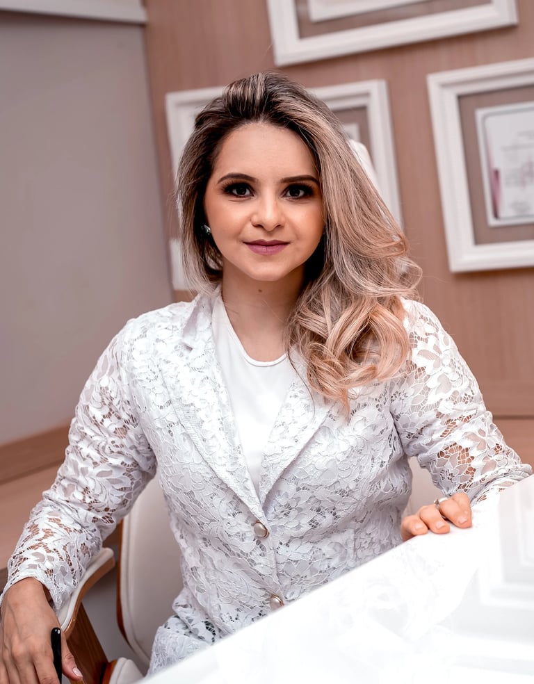 Dra. Nathália Madeira, oftalmologista especialista em cirurgia de catarata, vítreo e retina